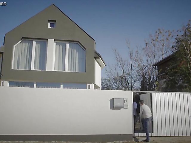 Amirah Adara anal banged after Zazie Skymm's blowjob for the cam