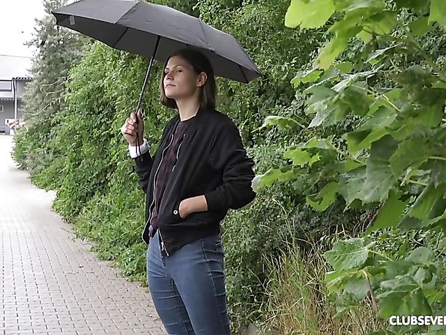 Outdoor quickie with hot skater girl Grace Carson