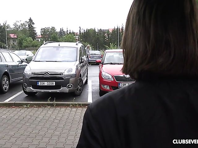 Outdoor quickie with hot skater girl Grace Carson