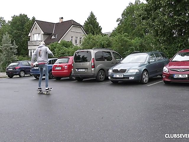 Outdoor quickie with hot skater girl Grace Carson