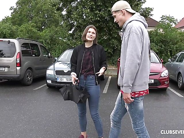 Outdoor quickie with hot skater girl Grace Carson