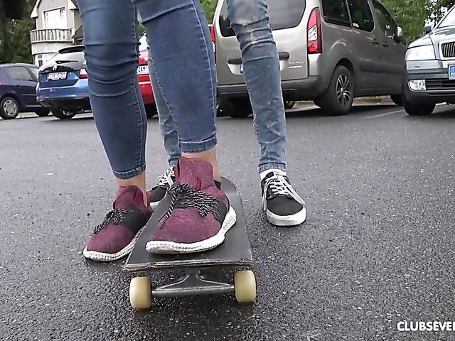 Outdoor quickie with hot skater girl Grace Carson