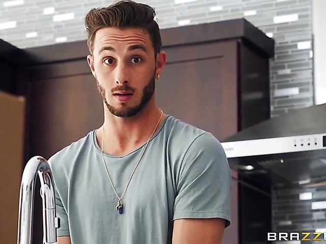 Secret fuck with his girlfriends mom Richelle Ryan