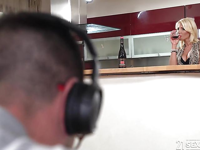 Nerdy stepson helps his big tit mom Tiffany Rousso