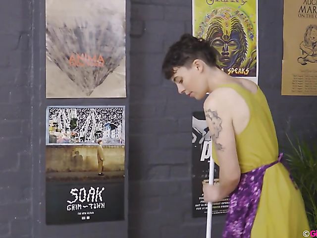 Chubby lesbian mom Violette eats big breasted Luca's hairy cunt