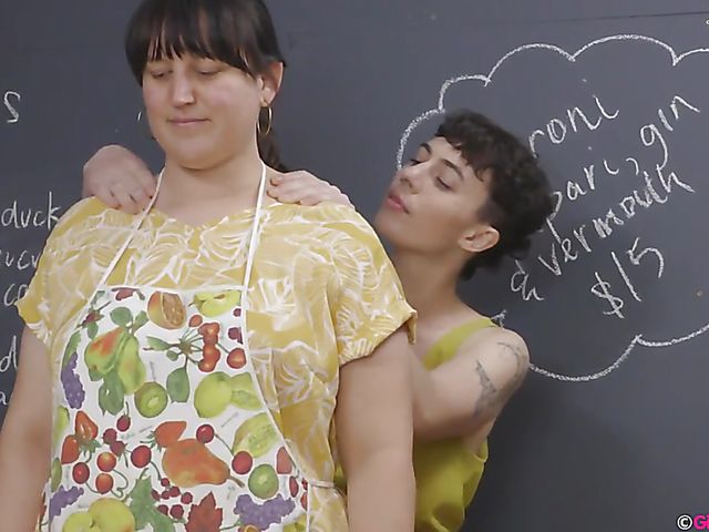 Chubby lesbian mom Violette eats big breasted Luca's hairy cunt