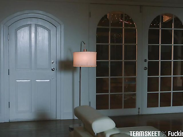 Scream XXX parody with hot and flexible Blair Williams