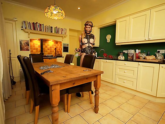 British pony girl Ariel Anderssen gets fed and trained at home