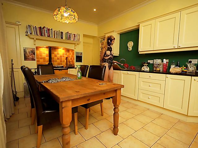 British pony girl Ariel Anderssen gets fed and trained at home