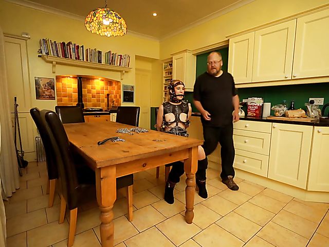 British pony girl Ariel Anderssen gets fed and trained at home