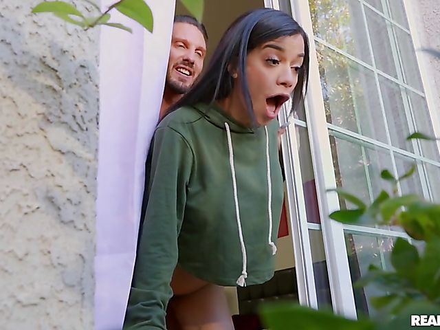 Fucking tiny brunette Savannah Sixx behind her daddy's back