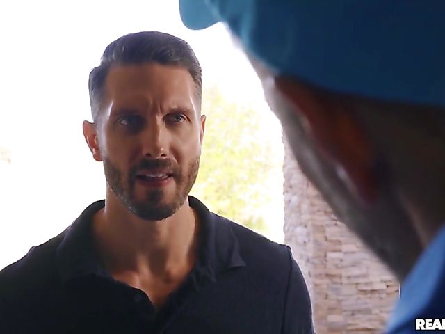 Fucking tiny brunette Savannah Sixx behind her daddy's back