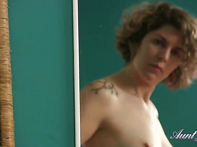 Hairy panties lover Tess changing and spreading