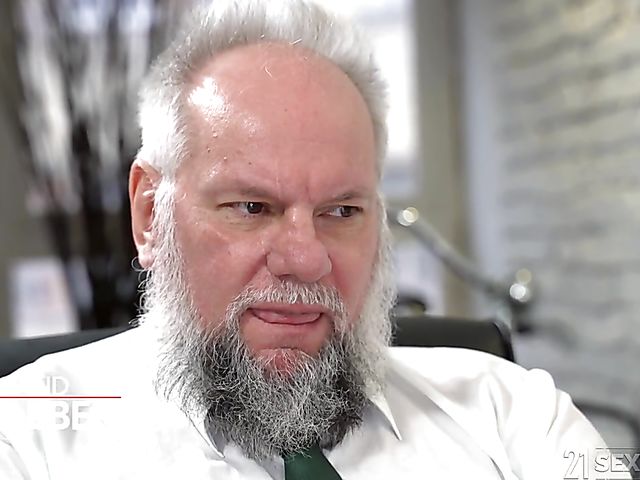 Grandpas Fuck Teens with blonde delivery girl Miss Melissa