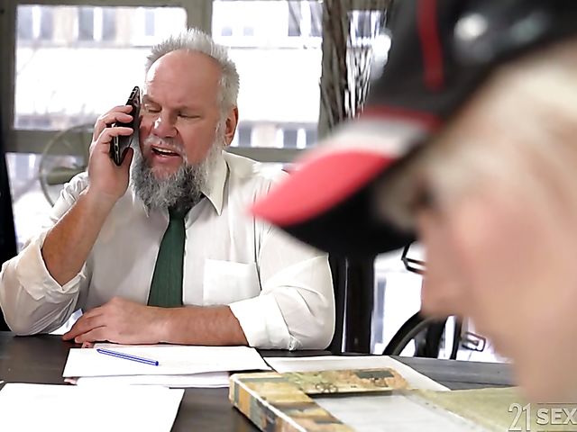 Grandpas Fuck Teens with blonde delivery girl Miss Melissa