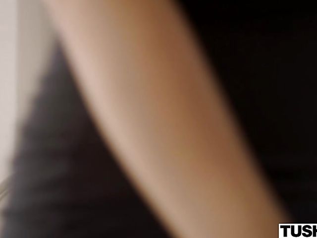 Tushy threesome anal with Haley Reed and Blair Williams