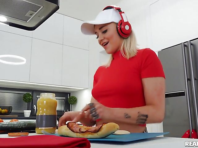 Young noisy blonde slut Marilyn Sugar sucking and fucking to music