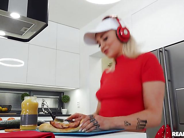 Young noisy blonde slut Marilyn Sugar sucking and fucking to music