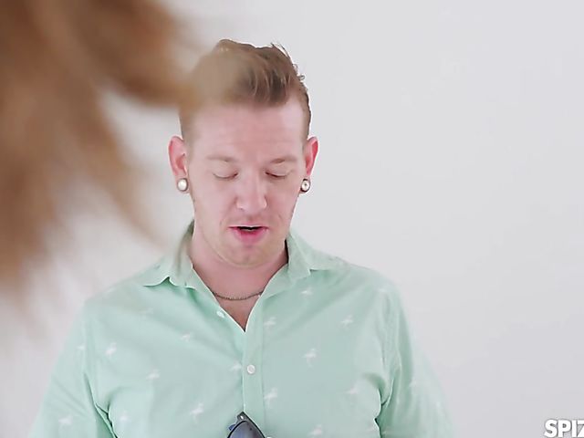 Teen slut in a mini skirt Daphne Dare seduces her roommate