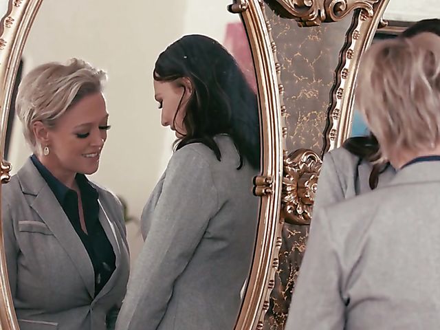 Dee Williams & Aidra Fox - Elegant lesbian mom seduce a girl