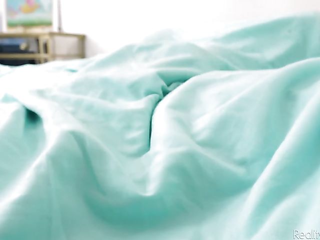 Gianna Gem - Stepsister wake up blowjob and fuck in her brother's bedroom