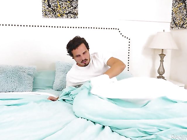 Gianna Gem - Stepsister wake up blowjob and fuck in her brother's bedroom