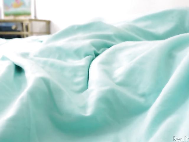 Gianna Gem - Stepsister wake up blowjob and fuck in her brother's bedroom