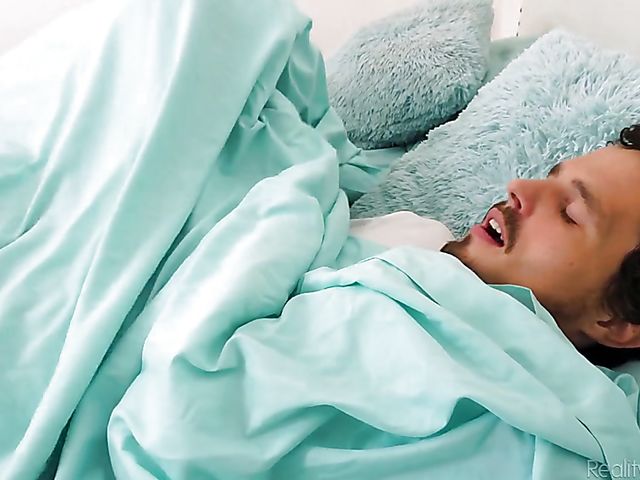 Gianna Gem - Stepsister wake up blowjob and fuck in her brother's bedroom