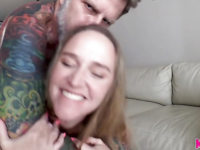 Fat ass chubby wife with heavy bobos Dee Siren gets railed