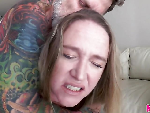 Fat ass chubby wife with heavy bobos Dee Siren gets railed