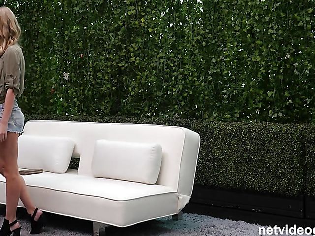 Blowjob casting with skinny new girl Emma