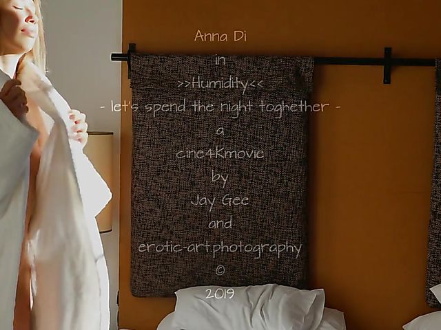 Morning shower masturbation with Anna Di