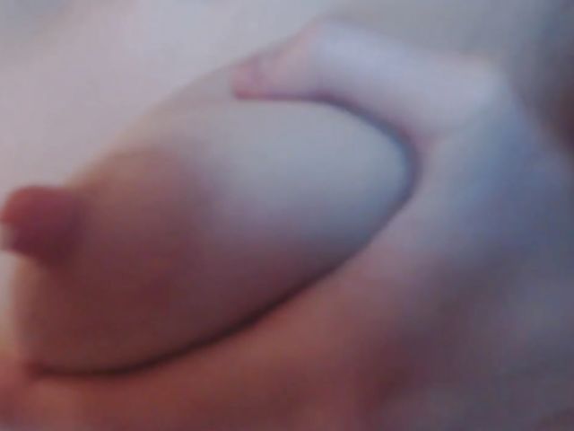 Big tits amateur Virtik Baby needs a needle to start playing with her lactating breasts