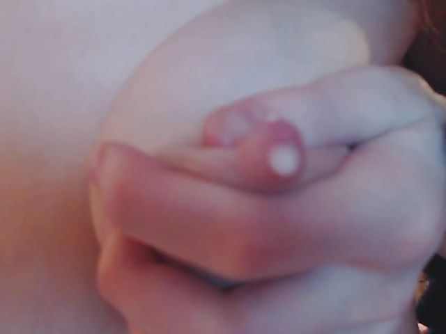 Big tits amateur Virtik Baby needs a needle to start playing with her lactating breasts