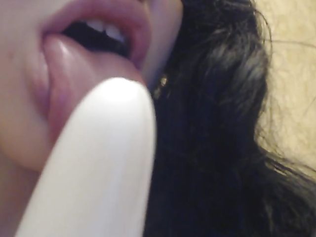 Webcam Russian model Virtik Baby shows her shaved cunt and masturbates