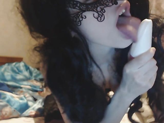 Virtik Baby's amateur masturbation in black nylons on camera