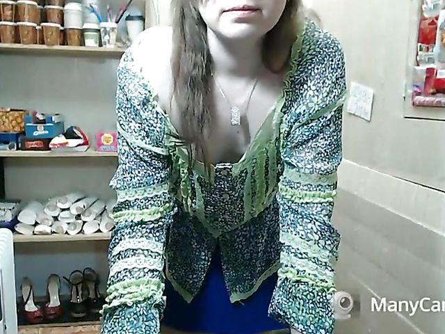 Amateur cam girl Misslyolika loves playing with herself