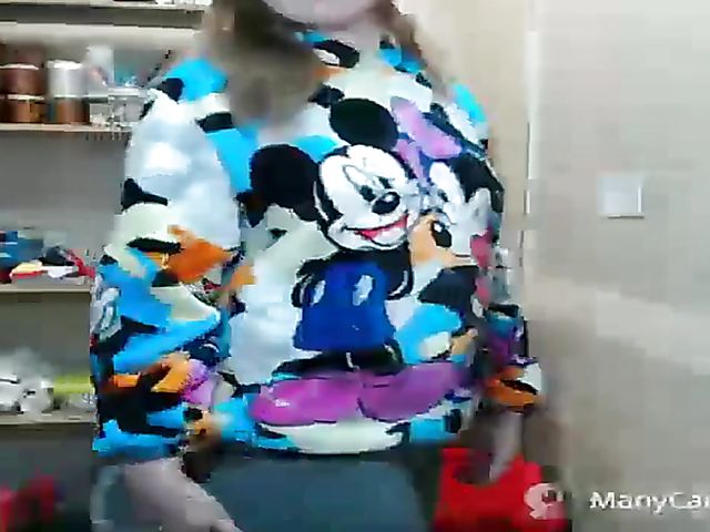 Russian naughty girl Misslyolika webcam tease