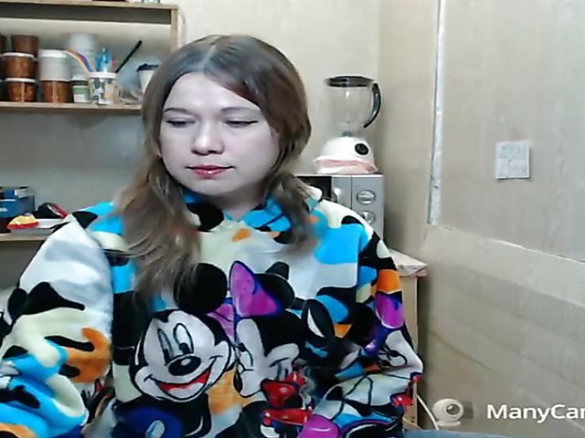 Russian naughty girl Misslyolika webcam tease