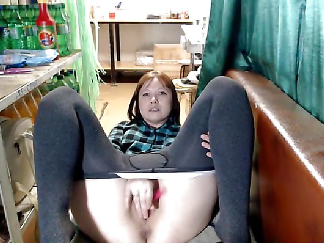 Russian masturbation addict Misslyolika doing it on webcam