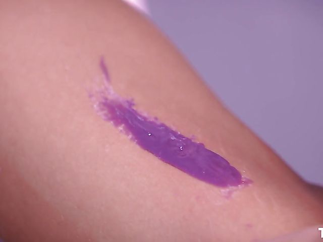 Skinny Sarah Kay brazilian waxing and masturbating