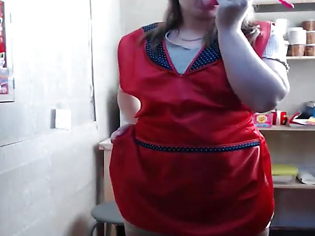 Webcam orgasm in the backroom with Misslyolika