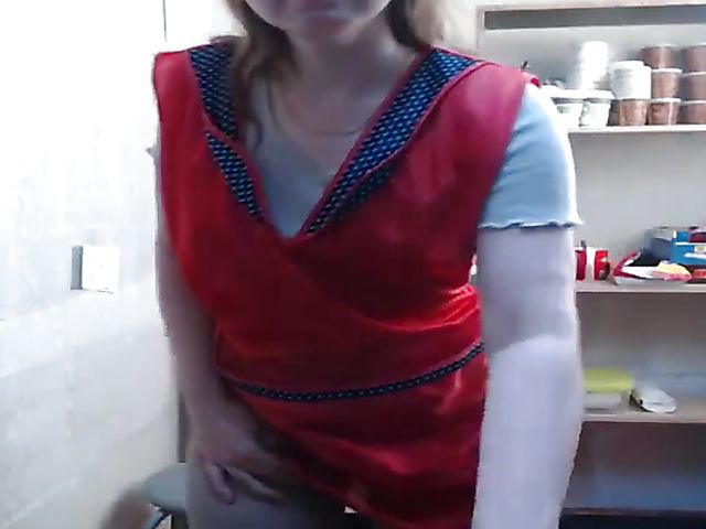 Webcam orgasm in the backroom with Misslyolika