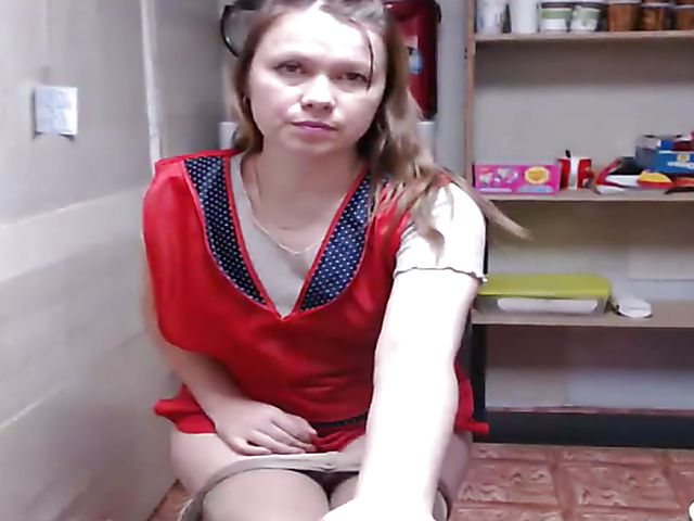 Webcam orgasm in the backroom with Misslyolika