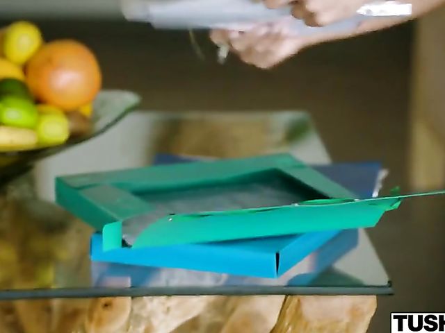 Avery Cristy - Slim anal goddess on vacation