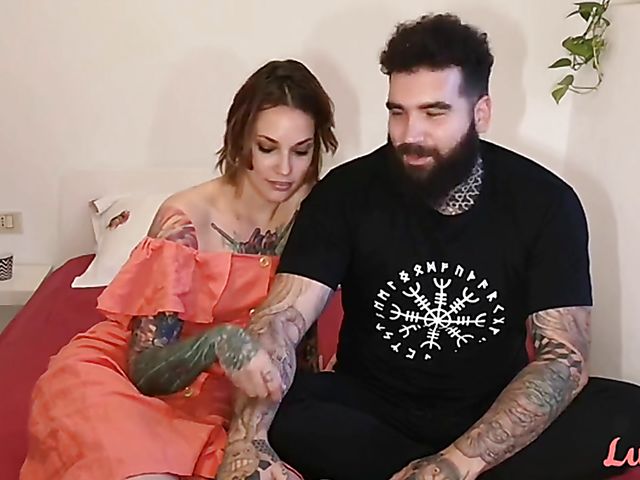 Tattooed hot couple Silvia and Desmond fuck for you