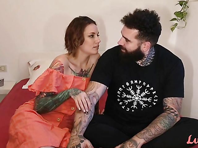 Tattooed hot couple Silvia and Desmond fuck for you