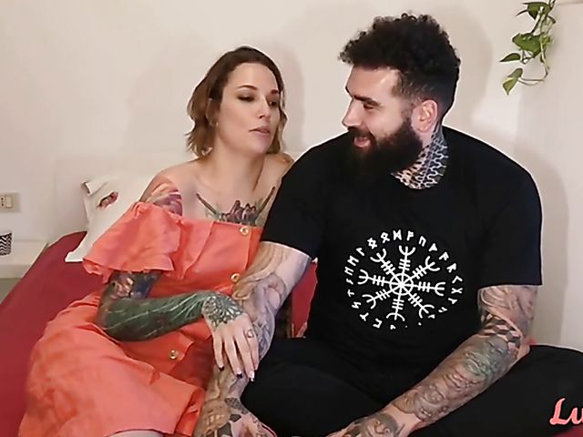 Tattooed hot couple Silvia and Desmond fuck for you