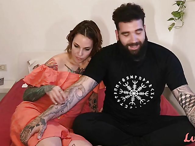 Tattooed hot couple Silvia and Desmond fuck for you