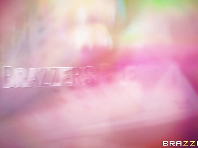 Huge tits blonde Portia Paris tries her best to make Keiran Lee happy